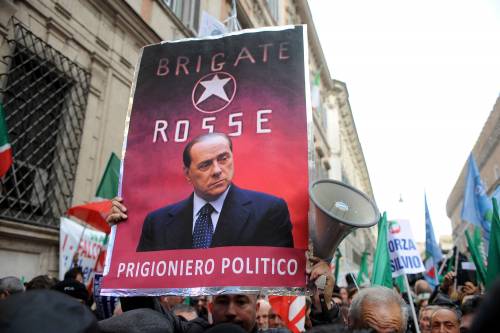 L'Anm vuol zittire Silvio: "Non può paragonare la magistratura alle Br"