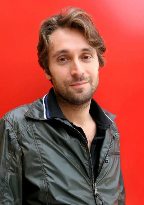 Vezzoli smonta una chiesa, l'art system monta un caso