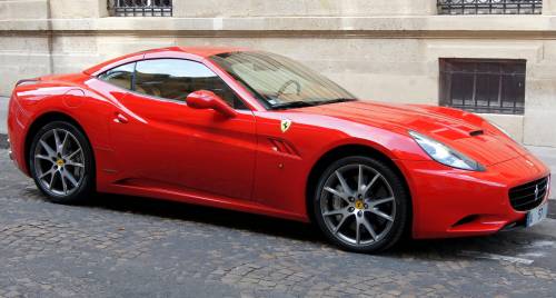 I furbetti dell'università: "poveri" ma con la Ferrari