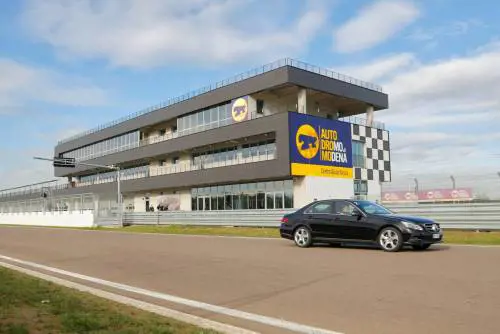 Prova consumi: in pista con la Mercedes E BlueTEC HYBRID