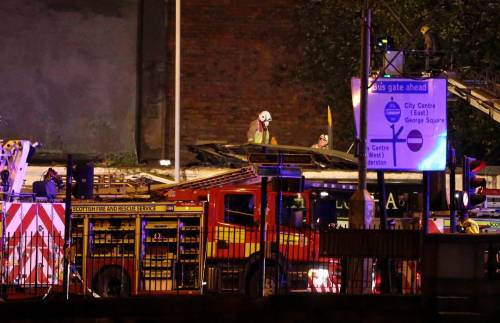 Glasgow, elicottero della polizia precipita su un pub