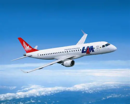 L'aereo Embraer 190 della compagnia Lam