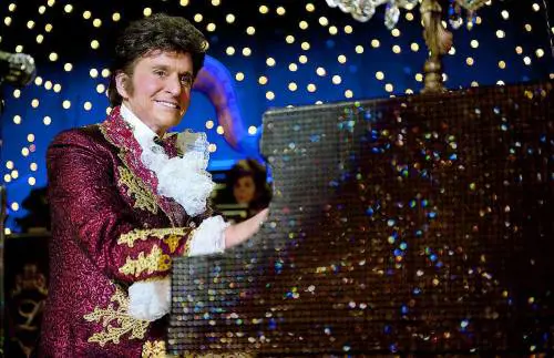 Michael Douglas nel ruolo di Liberace