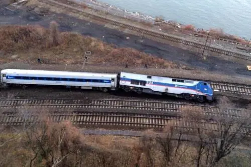 Treno metropolitano deraglia nel Bronx