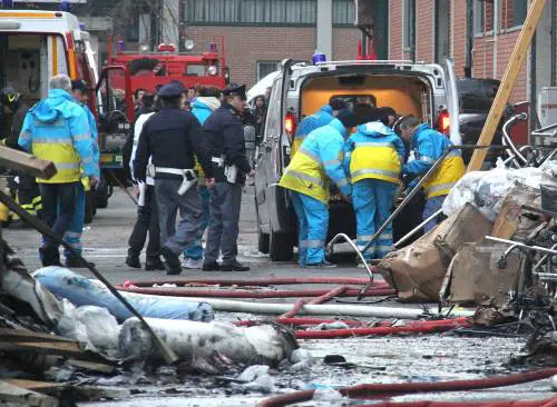 Fuoco nella fabbrica lager È strage di operai cinesi