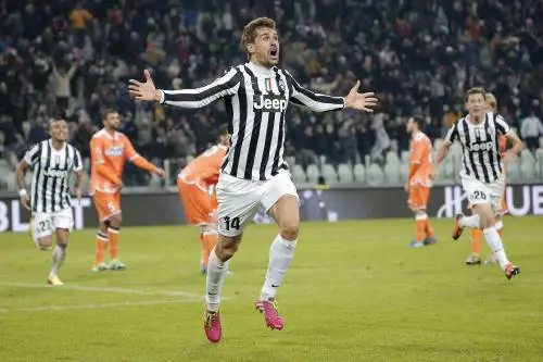 La testa di Llorente sull'ultimo cross manda in fuga la Juve