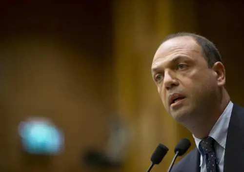 Caro Alfano hai sei mesi per non fare la fine di Fini