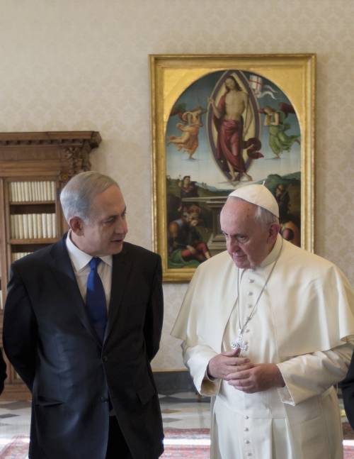 Netanyahu in visita dal Papa porta in regalo un libro sull'Inquisizione