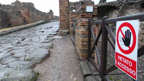 Pompei continua a crollare ma Napolitano stavolta tace