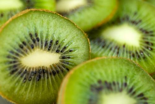 Kiwi, salmone e centrifughe per non ingrassare a Natale