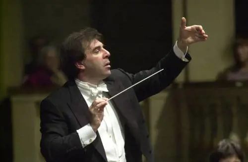 Pizza, anfibi e salotti La Traviata "attuale" è una sfida rischiosa