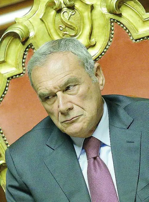 Riforme, Palazzo Chigi in tilt E ora pure Monti vuole sfilarsi