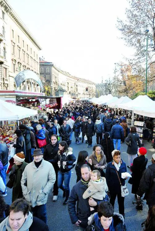Bancarellai in rivolta a Pisa: minacce e insulti al sindaco
