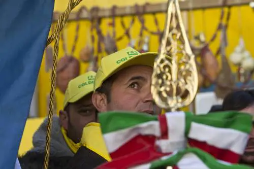 La Coldiretti protesta e i ministri si mettono in coda