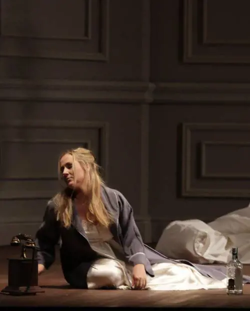 Troppo ordinaria. La Traviata affonda tra i fischi