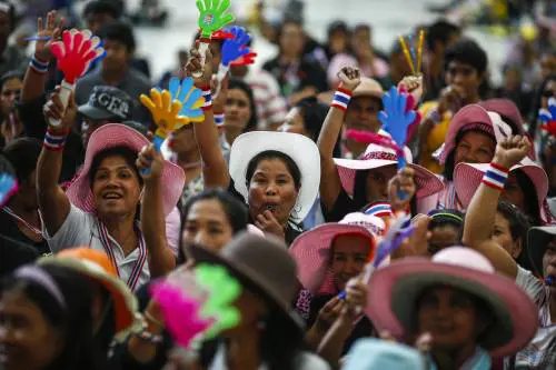 Thailandia, caos al governo Opposizione si dimette in massa