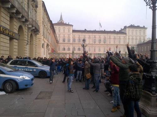 Torino, tafferugli in piazza