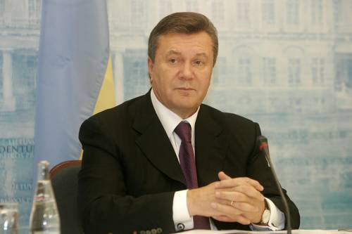 Gli oligarchi ucraini scaricano il presidente E lui apre ai rivoltosi