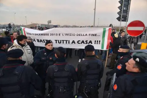 Viaggio nella polizia: gli agenti stanno coi Forconi?
