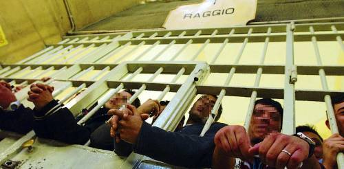 Padova, la cella è troppo piccola: quattromila euro al detenuto Il sindaco: "Paghiamo i criminali..."