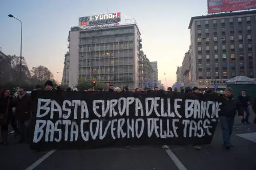 Continua il presidio dei Forconi. A Milano scontri con i tifosi dell'Ajax