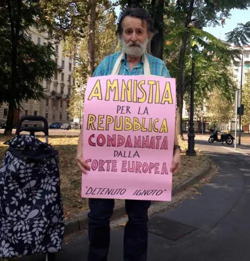 Il radicale difende Sant'Ambrogio E gli vietano  di andare a Roma