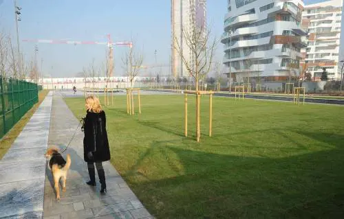 Citylife apre le porte alla città pronti due ettari di parco