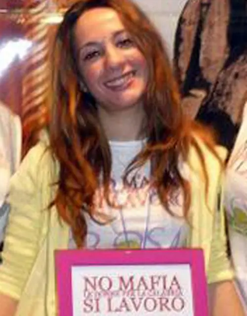 La star dell'antimafia comprava auto e vestiti coi fondi contro i clan