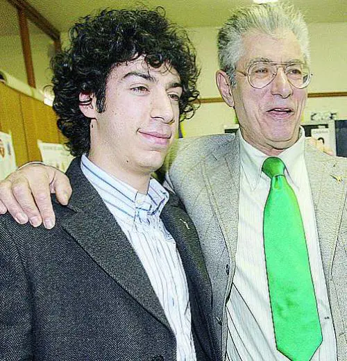 Bossi ingannato dal Trota sulla falsa laurea in Albania
