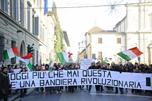 Gli italiani imbracciano i Forconi