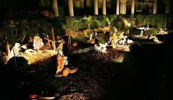 No ai vecchi presepi sì all'albero porno Il Natale diventa laico