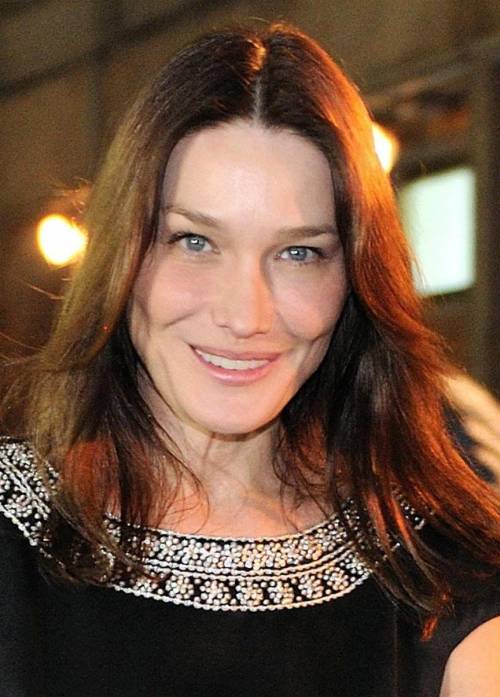In lingerie all'Eliseo Carla Bruni  stregò il premier Fillon