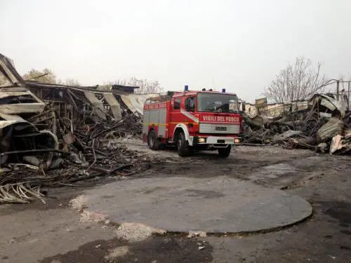 Cinecittà, un incendio distrugge la casa del Grande Fratello