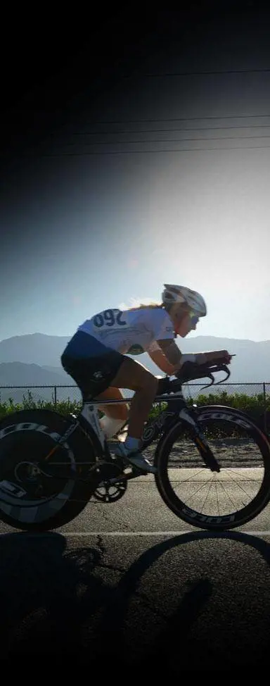 In bicicletta 32 ore di fila: «Pedalo per i bimbi farfalla»