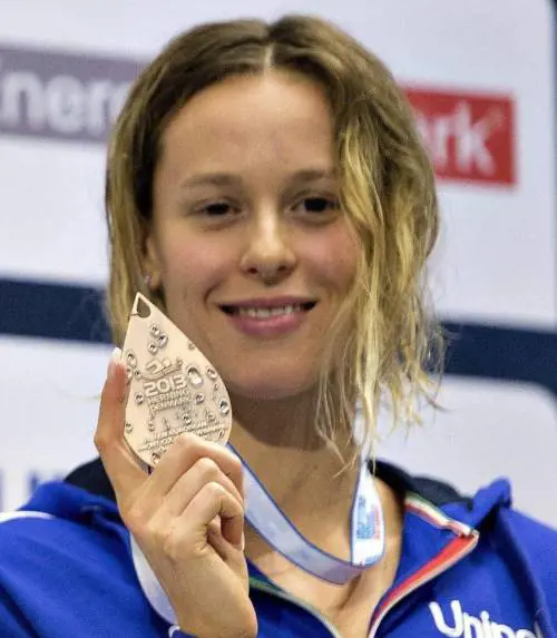 I 400 stile ritrovano la Fede di bronzo...per paura