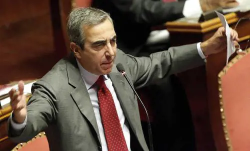 Gasparri a giudizio: "Comprò una polizza usando i soldi del Pdl"