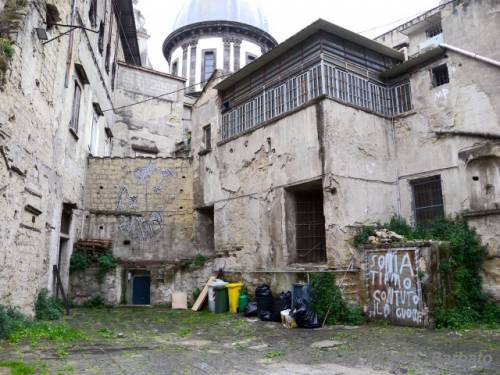 Il crowdfunding per restaurare il Chiostro di Santa Caterina a Napoli