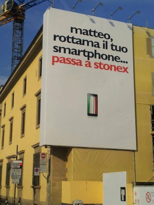 Una azienda italiana sfida Matteo Renzi: "Rottama il tuo smartphone"