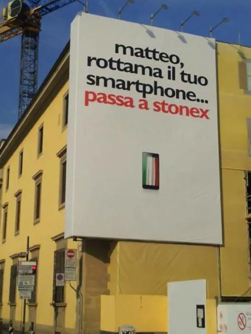 Una azienda italiana sfida Matteo Renzi: "Rottama il tuo smartphone"