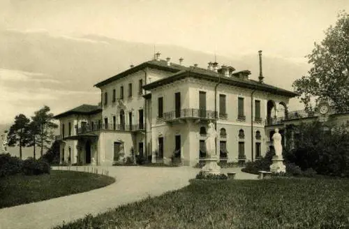 Spending review per il Cav: villa di Macherio in vendita