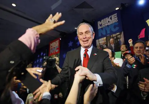 Usa, Bloomberg compra gli spazi pubblicitari e i Democratici temono la sua candidatura