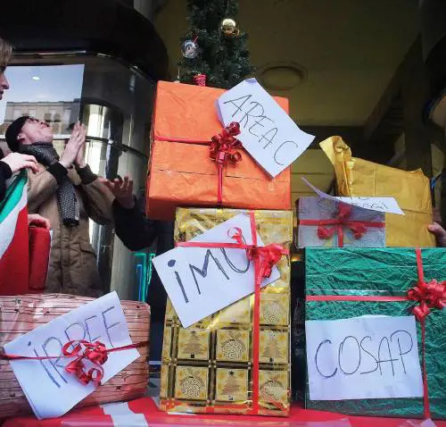 Meno doni anche per i politici