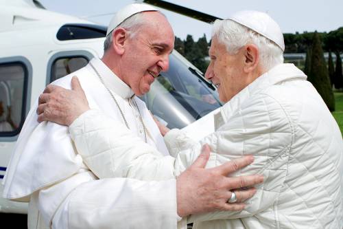 La frecciata del Papa a Gänswein: "Vi parlo del mio rapporto con Benedetto XVI..."