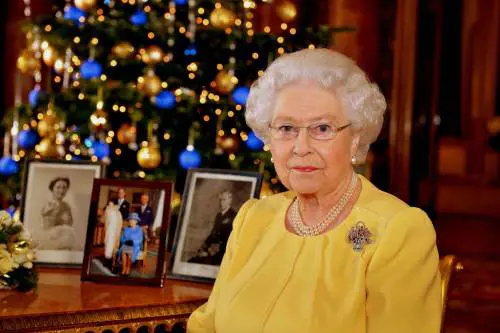 Il Parlamento britannico tira le orecchie alla Regina: troppe spese, ridurre i costi