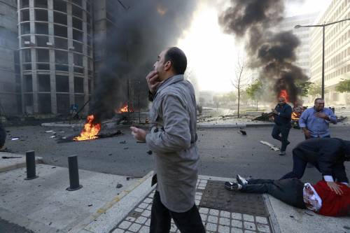 In Libano torna il terrore: autobomba esplode a Beirut, ucciso l'ex ministro Shattah