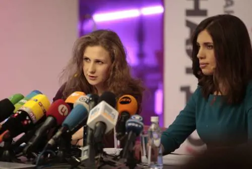 Le Pussy Riot, libere, in conferenza stampa