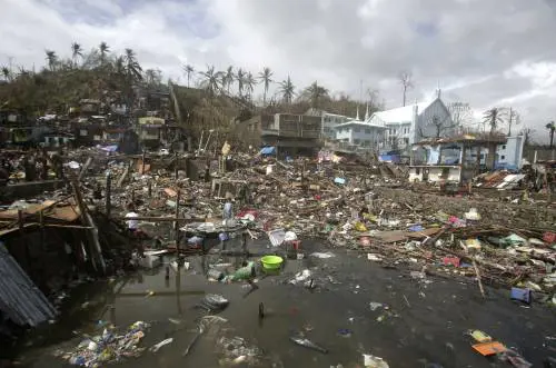 Il carcere distrutto dal tifone E i detenuti lo ricostruiscono
