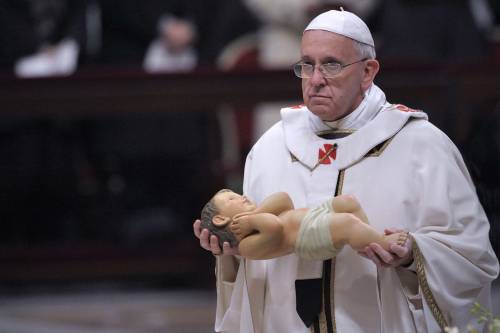 Il Papa: "Anche Gesù fu un profugo, dovere accogliere i migranti"