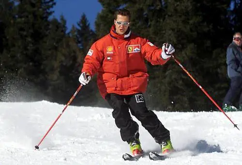 L'ex pilota Michael Schumacher sulle piste da sci