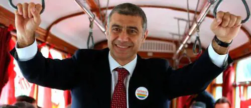 Ambientalista, presenzialista, grillino: la carriera del verde Alfonso Pecoraro Scanio